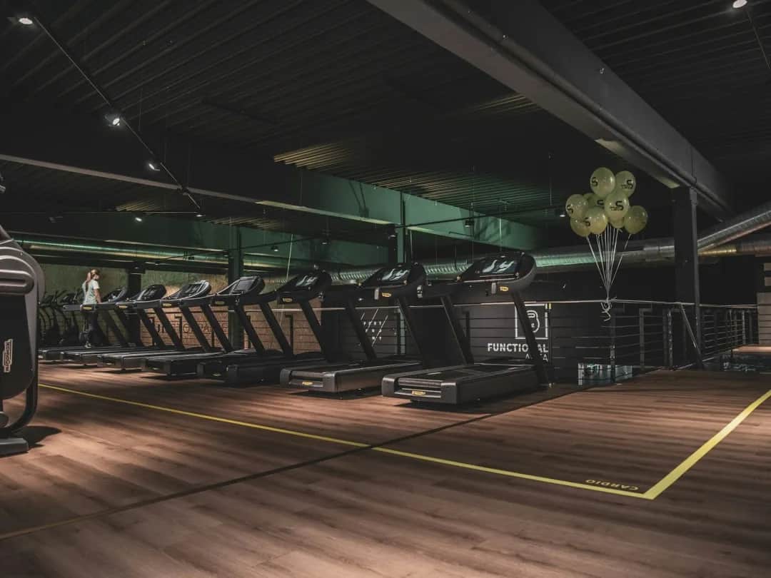 Jak uruchomić bieżnię na siłowni i uniknąć najczęstszych błędów