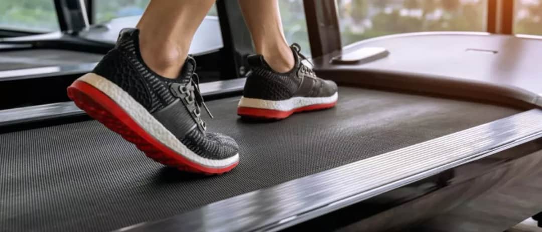 Czy warto kupić bieżnię do domu? Odkryj korzyści i pułapki.